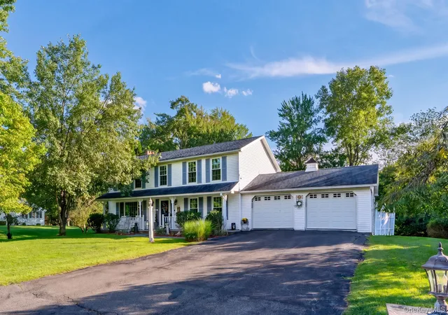 Photo 3 of Single family home for sale at 14 Kerry Ln, Kingston, NY 12401 | MLS# 1048548 | Listing updated on 2026-09-23