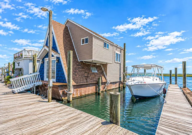 Photo 4 of House for sale at 220 Shore Rd #4, Hempstead, NY 11783 | MLS# 1048569 | Listing updated on 2026-09-12