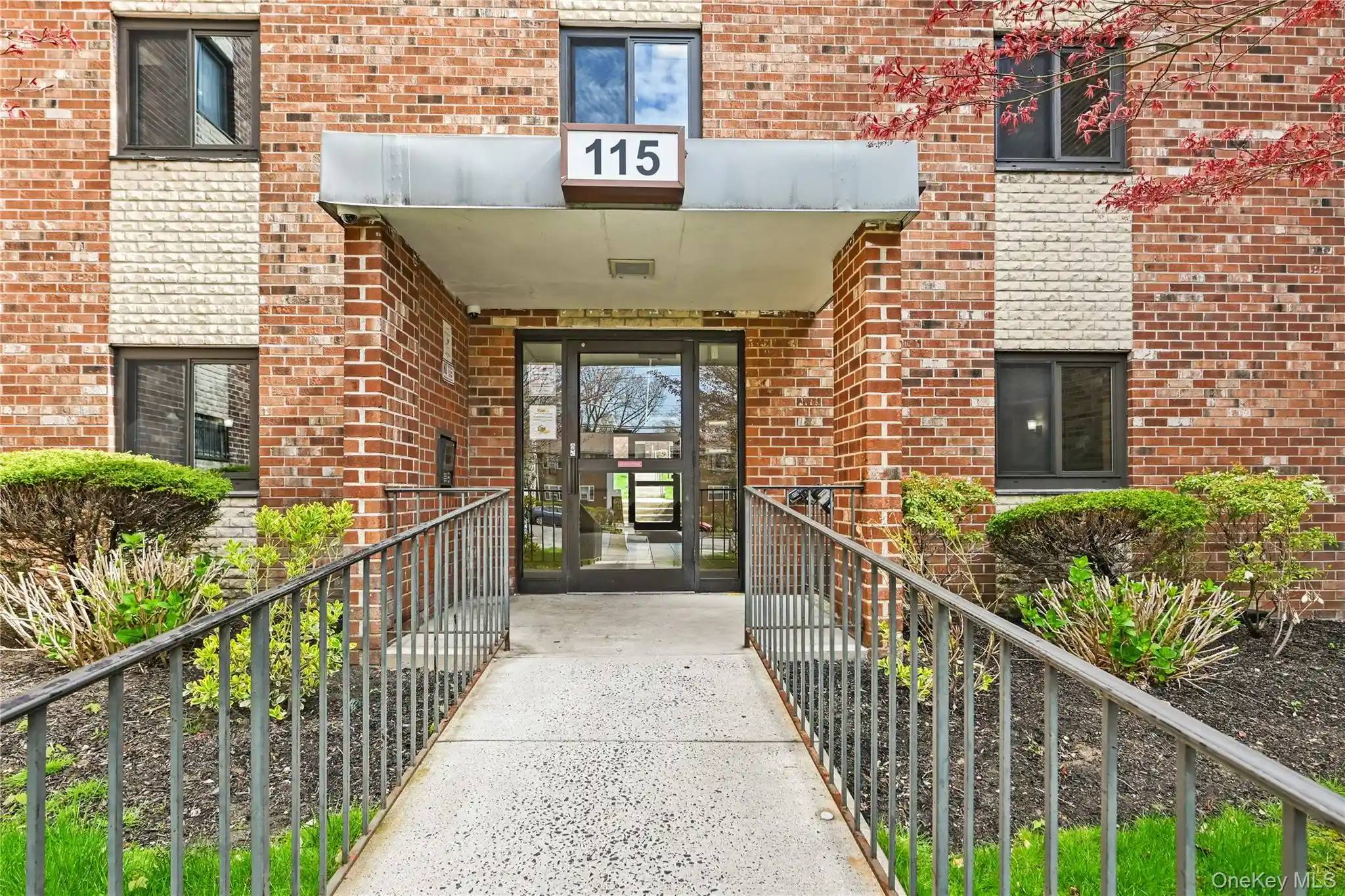 Listing Photo 2 - Condo for sale in 115 Dehaven Dr located at 115 Dehaven Dr, Yonkers, NY 10703 - Unit #302