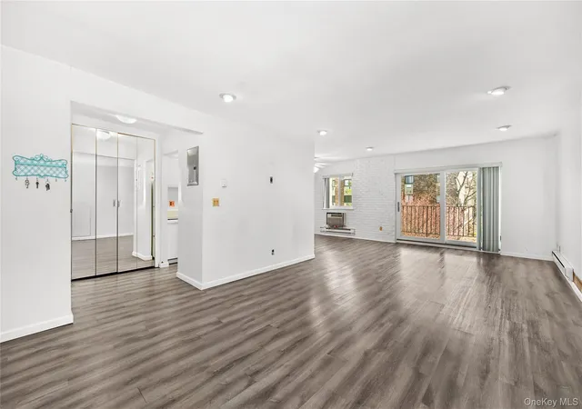 Listing Photo 5 - Condo for sale in building located at 115 Dehaven Dr, Yonkers, NY 10703 - Unit #302