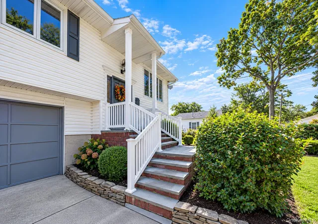 Photo 3 of Single family home for sale at 1527 Saint Louis Ave, Islip, NY 11706 | MLS# 1048658 | Listing updated on 2026-09-15