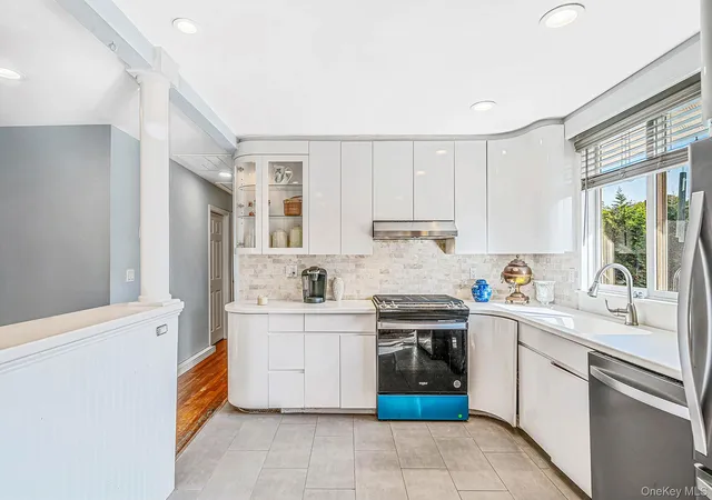 Photo 4 of Single family home for sale at 1527 Saint Louis Ave, Islip, NY 11706 | MLS# 1048658 | Listing updated on 2026-09-15