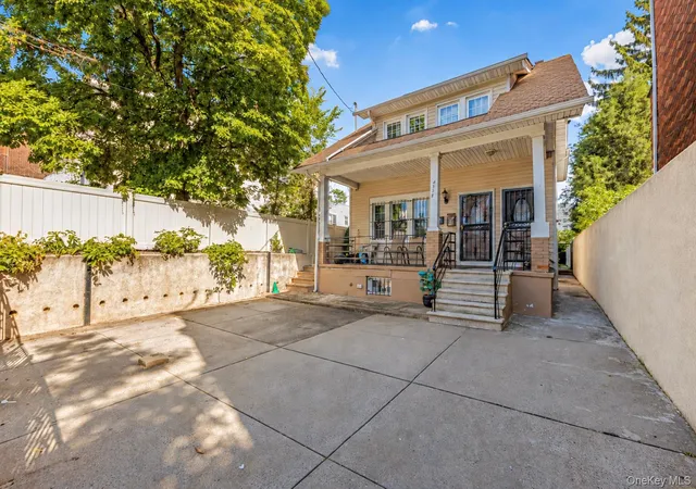 Photo 3 of House for sale at 4558 Richardson Ave, New York, NY 10470 | MLS# 1048709 | Listing updated on 2026-09-11
