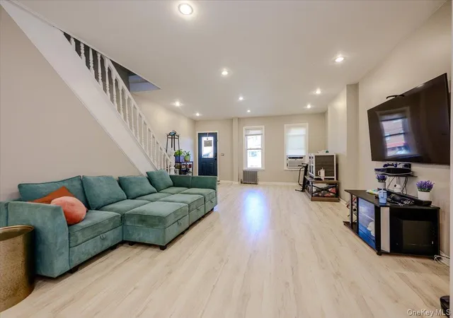 Listing Photo 4 - Condo for sale in building located at 1321 Balcom Ave, New York, NY 10461 - Unit #1