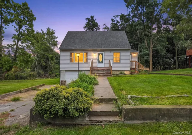 Photo 1 of Single family home for sale at 4 Garrett Pl, Poughkeepsie, NY 12603 | MLS# 1048770 | Listing updated on 2026-09-29