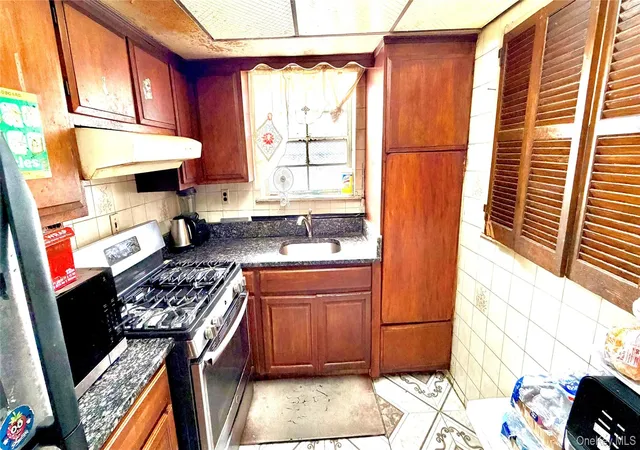 Photo 3 of House for sale at 2016 Lafayette Ave, New York, NY 10473 | MLS# 1048781 | Listing updated on 2026-09-11