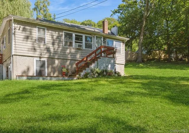 Photo 3 of Single family home for sale at 25 Tamarack Rd, Brookhaven, NY 11778 | MLS# 1048793 | Listing updated on 2026-09-14