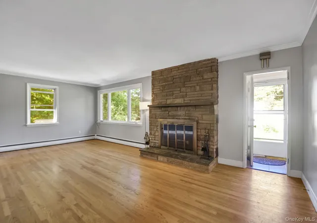 Photo 3 of Single family home for sale at 6 Arbutus St, Putnam Valley, NY 10579 | MLS# 1048801 | Listing updated on 2026-09-15