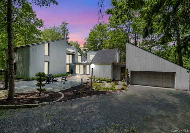 Photo 2 of Single family home for sale at 21 Lincoln Ter #19, Middletown, NY 10940 | MLS# 1048837 | Listing updated on 2026-09-11