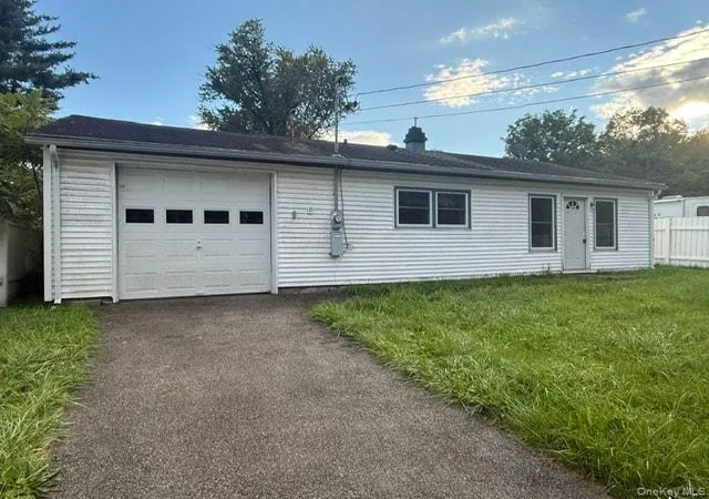 Photo 2 of Single family home for sale at 5 Meadow Ct, Rosendale, NY 12440 | MLS# 1048927 | Listing updated on 2026-09-11