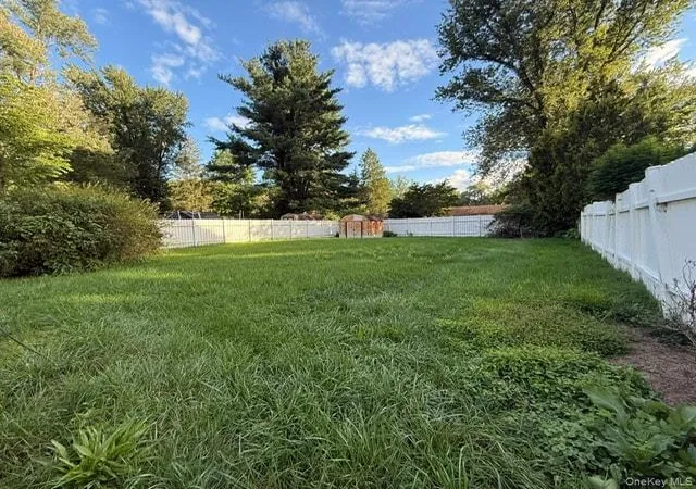 Photo 3 of Single family home for sale at 5 Meadow Ct, Rosendale, NY 12440 | MLS# 1048927 | Listing updated on 2026-09-11