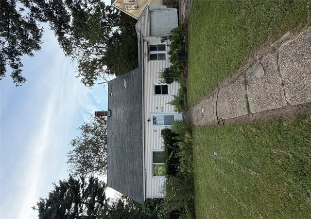 Photo 1 of Single family home for sale at 8 Bramble Ln, North Hempstead, NY 11590 | MLS# 1048946 | Listing updated on 2026-09-11