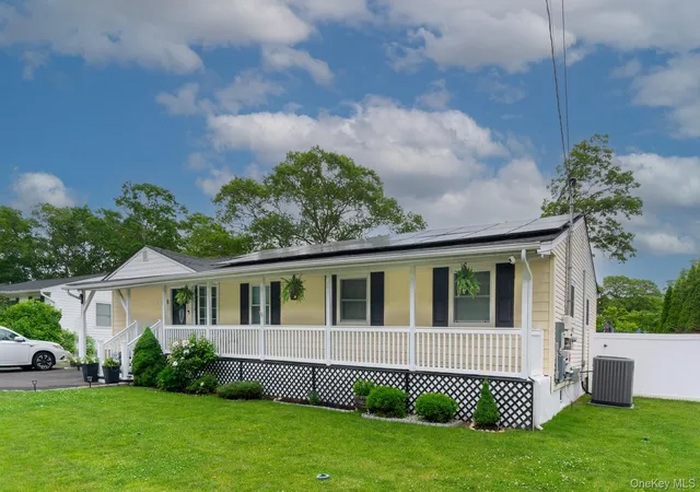 Photo 3 of Single family home for sale at 1993 Lincoln Ave, Islip, NY 11741 | MLS# 1048957 | Listing updated on 2026-09-22