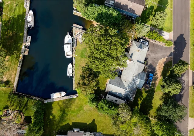 Photo 2 of Single family home for sale at 2 Gibb Ln, Islip, NY 11751 | MLS# 1048979 | Listing updated on 2026-09-14