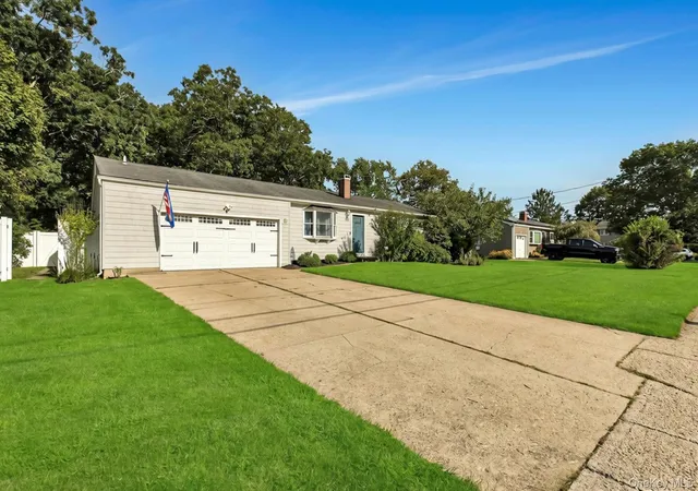 Photo 1 of Single family home for sale at 941 Montauk Ave, Islip, NY 11752 | MLS# 1048988 | Listing updated on 2026-09-15