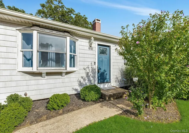 Photo 3 of Single family home for sale at 941 Montauk Ave, Islip, NY 11752 | MLS# 1048988 | Listing updated on 2026-09-15