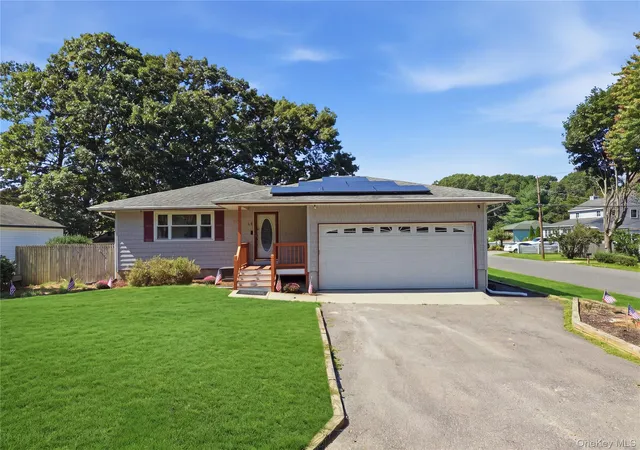 Single family home for sale at 32 Edgewood St, Brookhaven, NY 11950 | MLS# 1049004