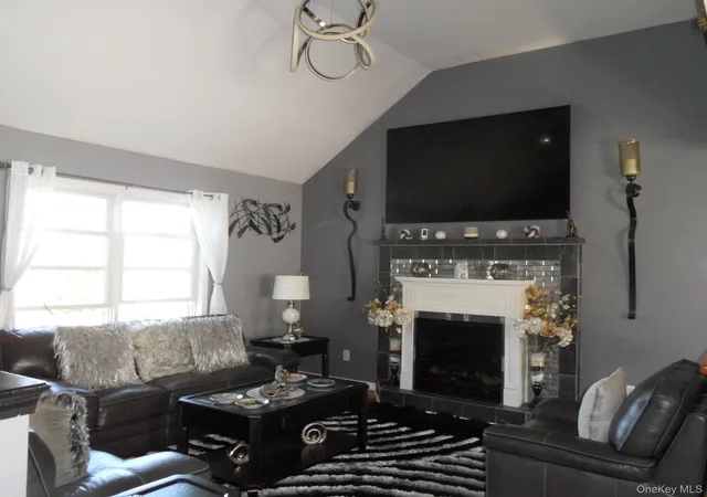Photo 2 of Single family home for sale at 26 Winters Ln, Mamakating, NY 10940 | MLS# 1049007 | Listing updated on 2026-09-12