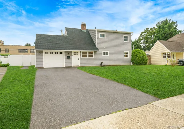 Photo 3 of Single family home for sale at 12 Squirrel Ln, Hempstead, NY 11756 | MLS# 1049029 | Listing updated on 2026-09-13