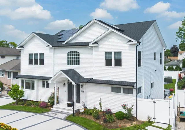 Photo 3 of Sale Pending at 1375 Oak Ln, Hempstead, NY 11554 | MLS# 1049072 | Listing updated on 2026-10-10