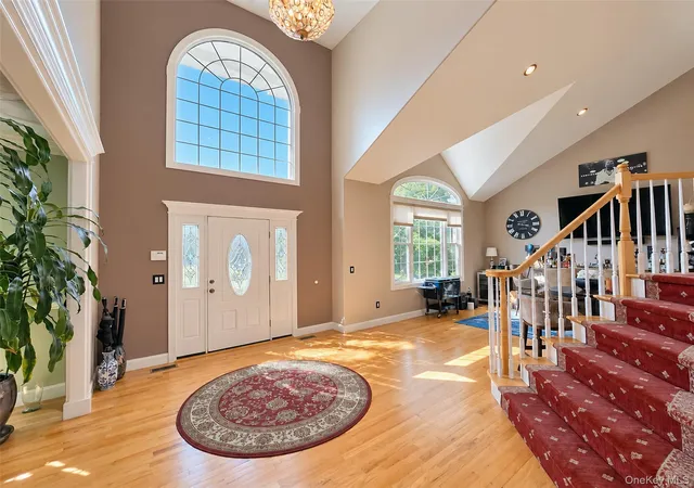 Photo 3 of Sale Pending at 5 Keystone Ct, Smithtown, NY 11787 | MLS# 1049096 | Listing updated on 2026-10-08