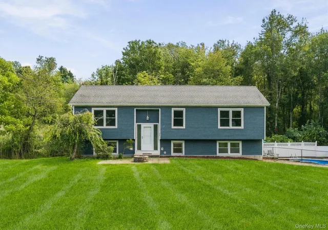 Photo 1 of Single family home for sale at 77 Robin Dr, Kent, NY 10512 | MLS# 1049102 | Listing updated on 2026-09-18