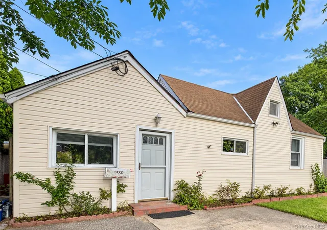 Photo 2 of Single family home for sale at 302 Mccall Ave, Islip, NY 11795 | MLS# 1049173 | Listing updated on 2026-09-14