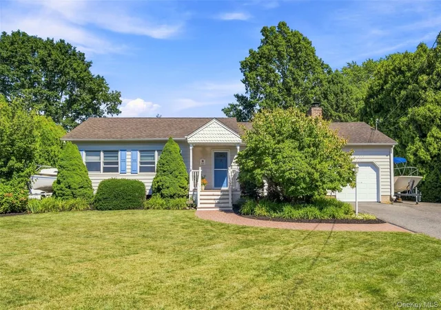 Photo 1 of Single family home for sale at 1035 Theresa Dr, Southold, NY 11952 | MLS# 1049184 | Listing updated on 2026-09-28