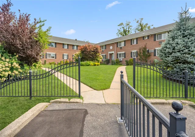 Photo 3 of Sale Pending at 200 Merrick Rd #L, Babylon, NY 11701 | MLS# 1049220 | Listing updated on 2026-09-28
