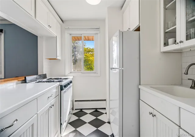 Photo 4 of Sale Pending at 200 Merrick Rd #L, Babylon, NY 11701 | MLS# 1049220 | Listing updated on 2026-09-28
