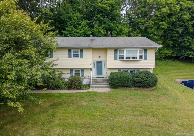 Photo 2 of Single family home for sale at 60 Gerardine Pl, Clarkstown, NY 10956 | MLS# 1049227 | Listing updated on 2026-09-15