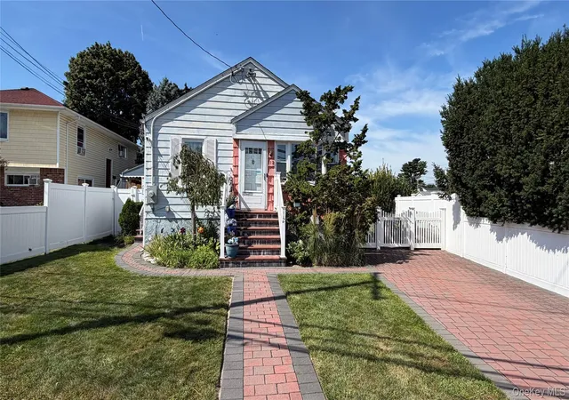 Photo 1 of Single family home for sale at 112 Morgan St, Oyster Bay, NY 11801 | MLS# 1049241 | Listing updated on 2026-09-11