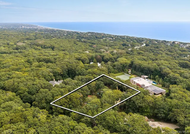 Photo 4 of Single family home for sale at 130 Laurel Dr, East Hampton, NY 11954 | MLS# 1049371 | Listing updated on 2026-09-14