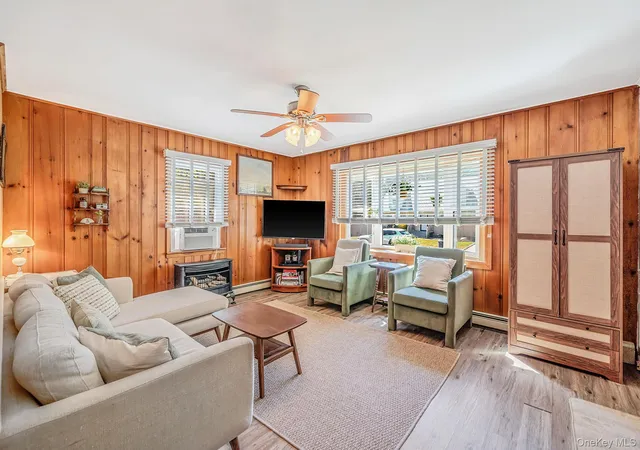 Photo 3 of Single family home for sale at 7 Beacon Dr, Brookhaven, NY 11789 | MLS# 1049434 | Listing updated on 2026-09-11