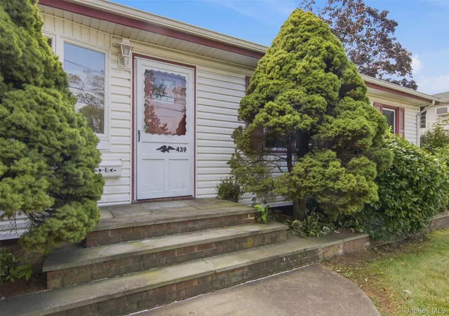 Photo 3 of Single family home for sale at 439 9th Street, West Babylon, NY 11704 | MLS# 1049497 | Listing updated on 2026-09-26
