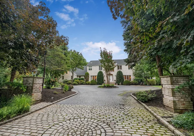 Photo 1 of Single family home for sale at 4 Ariana Ct, Oyster Bay, NY 11771 | MLS# 1049643 | Listing updated on 2026-09-14
