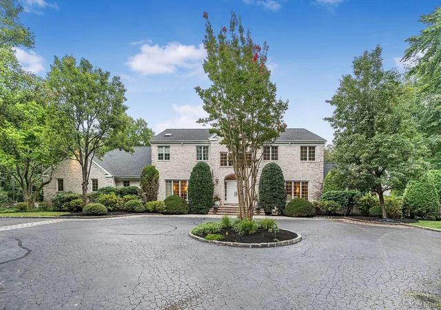 Photo 2 of Single family home for sale at 4 Ariana Ct, Oyster Bay, NY 11771 | MLS# 1049643 | Listing updated on 2026-09-14