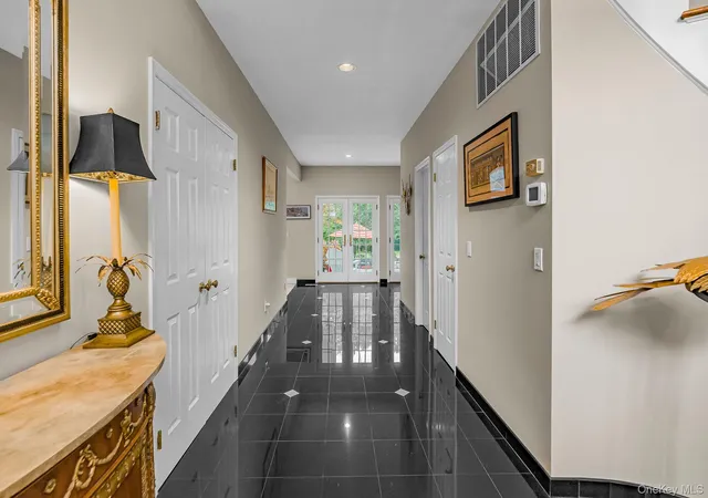 Photo 4 of Single family home for sale at 4 Ariana Ct, Oyster Bay, NY 11771 | MLS# 1049643 | Listing updated on 2026-09-14