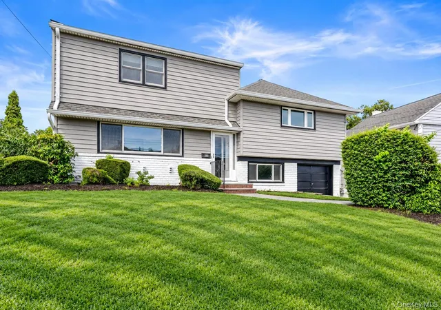 Photo 1 of Single family home for sale at 190 W Waukena Ave, Hempstead, NY 11572 | MLS# 1049735 | Listing updated on 2026-09-15