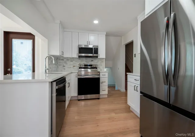 Photo 3 of Single family home for sale at 190 W Waukena Ave, Hempstead, NY 11572 | MLS# 1049735 | Listing updated on 2026-09-15