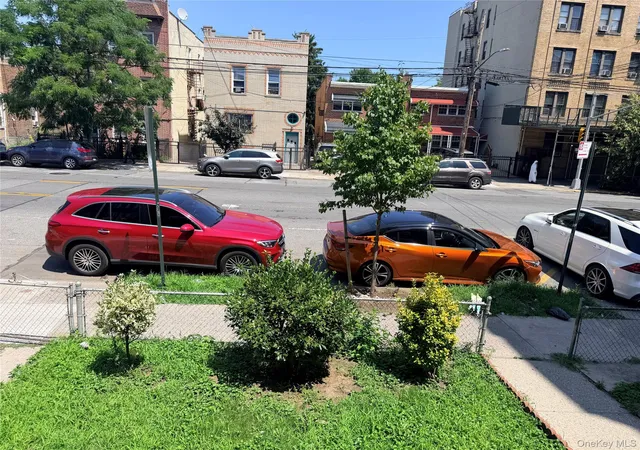 Photo 4 of House for sale at 1849 White Plains Rd, New York, NY 10462 | MLS# 1049823 | Listing updated on 2026-09-27
