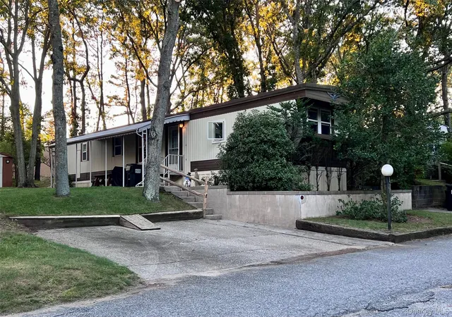Manufactured home for sale at 433 Mill Rd #91, Riverhead, NY 11933 | MLS# 1049944