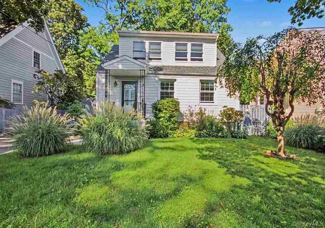 Photo 1 of Single family home for sale at 8 Curry Rd, Greenburgh, NY 10706 | MLS# 1050026 | Listing updated on 2026-09-15