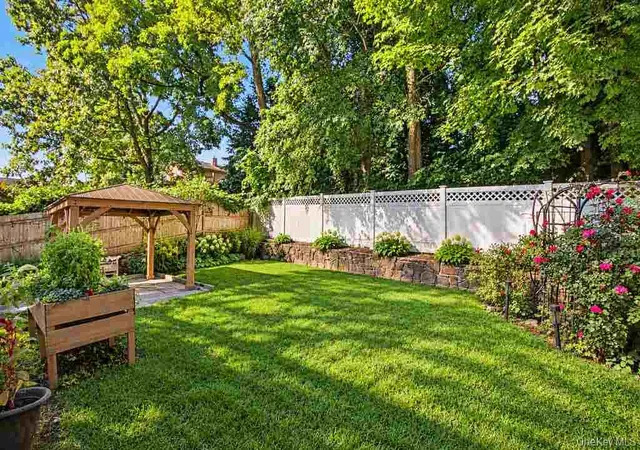 Photo 4 of Single family home for sale at 8 Curry Rd, Greenburgh, NY 10706 | MLS# 1050026 | Listing updated on 2026-09-15