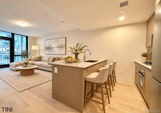 Listing Photo 4 - Condo for sale in building located at 131-02 B 40Th Rd, New York, NY 11354 - Unit #16M