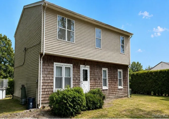 Photo 2 of Single family home for sale at 7 Gaynor Rd, Brookhaven, NY 11720 | MLS# 1050065 | Listing updated on 2026-09-15