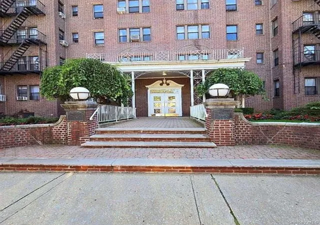 Condo for sale at 17040 Highland Ave #106, New York, NY 11432 | MLS# 1050334