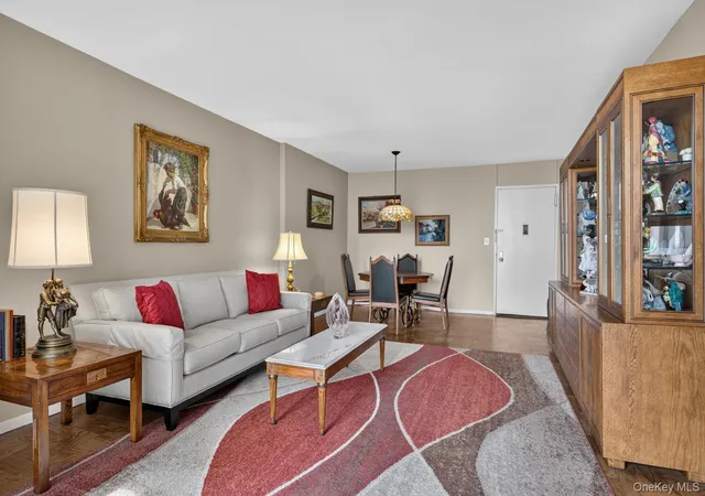 Photo 4 of House for sale at 27110 Grand Central Pkwy #29S, New York, NY 11005 | MLS# 1050400 | Listing updated on 2026-09-24