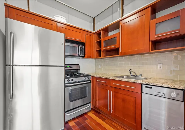 Photo 4 of Condo for sale at 30-85 Vernon Blvd #6E, New York, NY 11102 | MLS# 1050541 | Listing updated on 2026-09-15