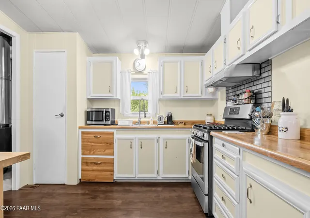 Photo 4 of Manufactured home for sale at 10293 E Manzanita Trl, Dewey, AZ 86327 | MLS# 1083159 | Listing updated on 2026-10-26